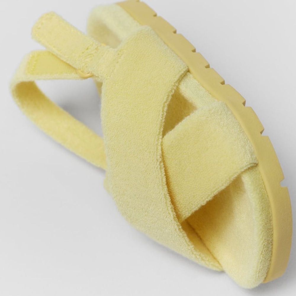 Girl sandals in yellow - Picture 4 of 5